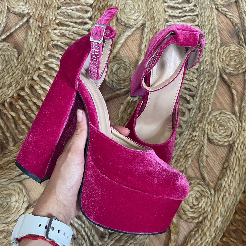 Pink pumps